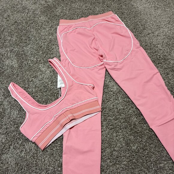 Alo Yoga Set Black Leggings and Sports Bra Color Pink - Picture 5 of 5